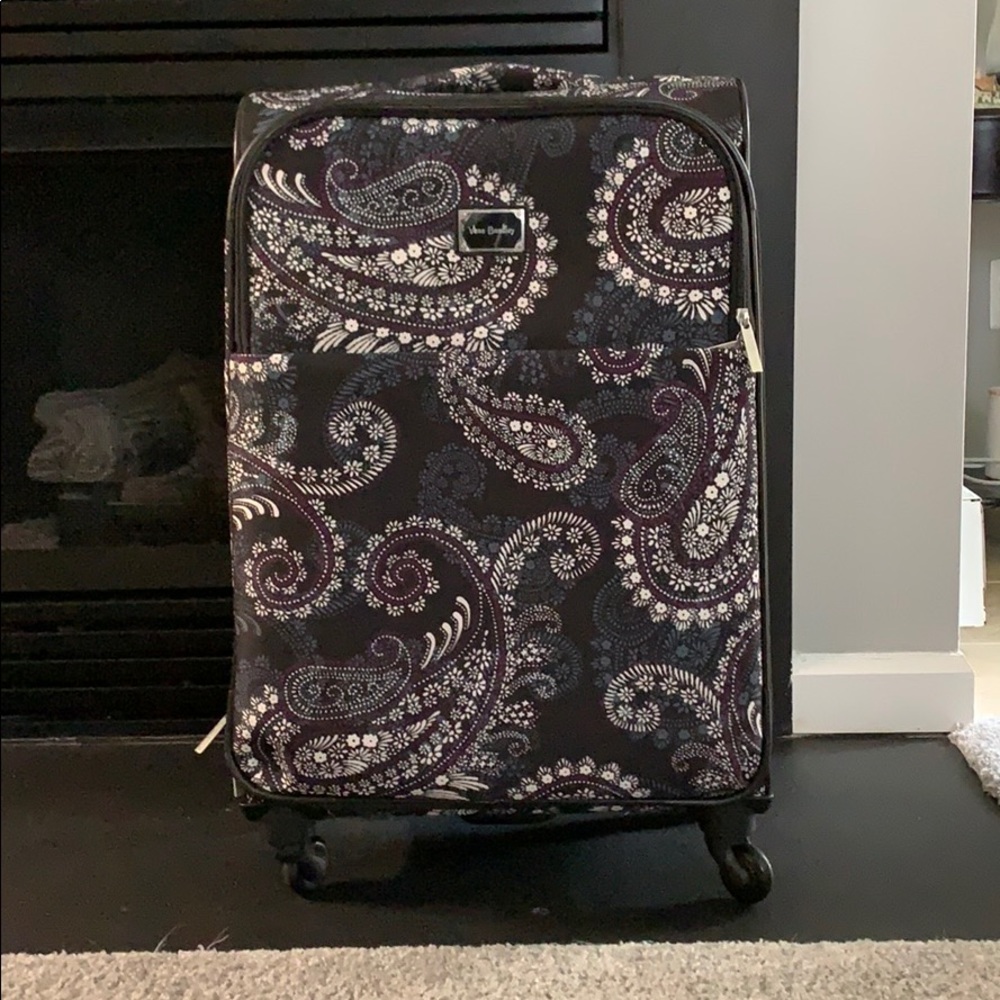 Vera Bradley 27” spinner